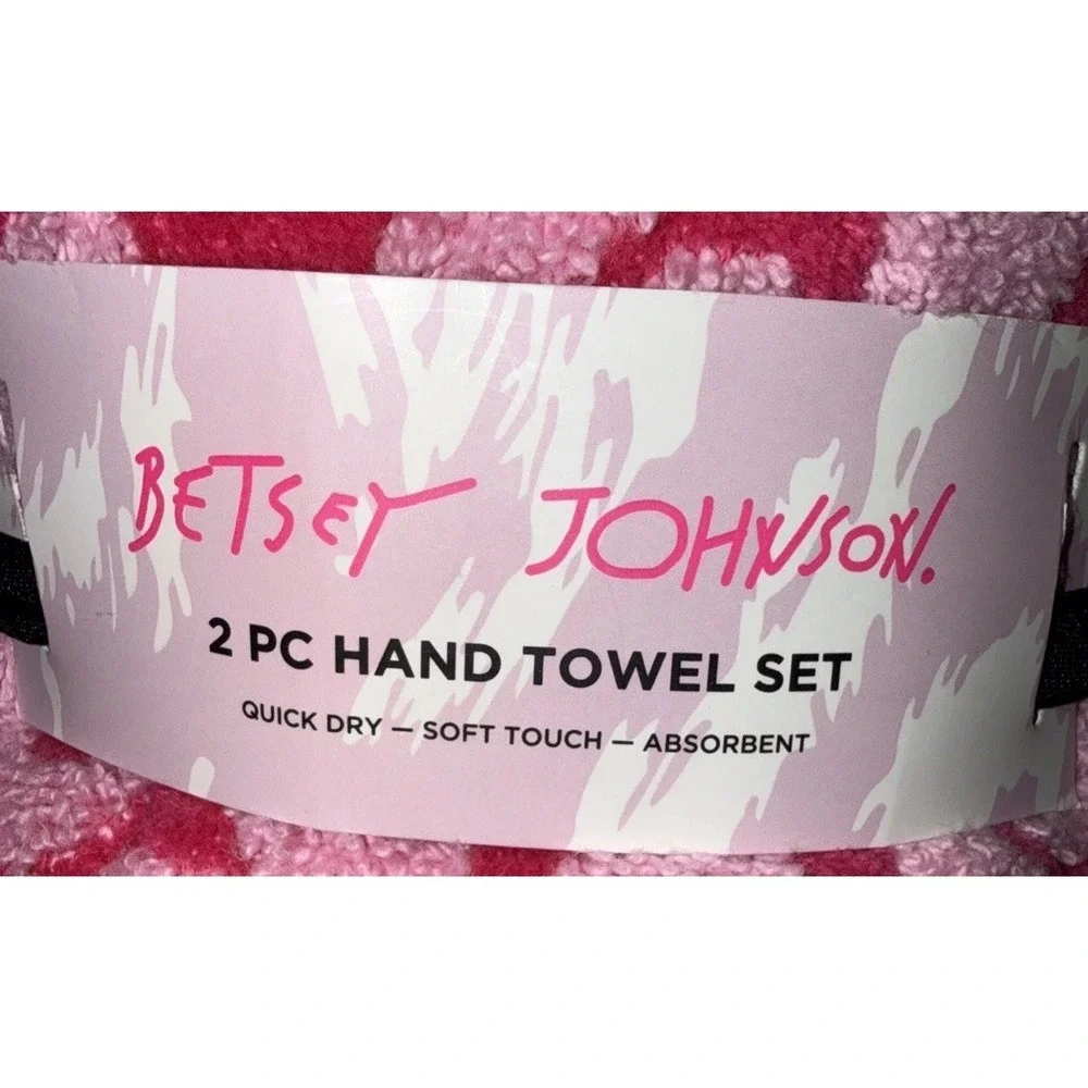 NEW Betsey Johnson 2 Pc Hand Towel Set Pink Heart 100% Cotton